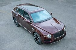 Bentley Bentayga V8 với siêu xe thửa riêng cho nhà giàu Việt