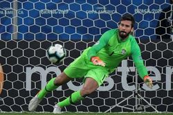 Alisson sẵn sàng trở lại khung thành Liverpool