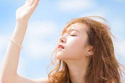 Gương mặt bị 'cày nát' sau khi trị nám bằng laser giá rẻ tại spa
