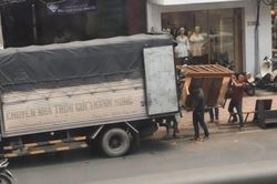 Người đàn bà tố vì bị giang hồ chiếm nhà, dọn tài sản hàng chục tỉ đồng