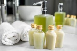 Lý do nhiều khách sạn cao cấp không có kem và bàn chải đánh răng