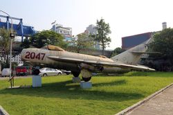 Cận cảnh MiG-17: Tiêm kích cùng anh hùng Nguyễn Văn Bảy bắn rơi 7 máy bay Mỹ