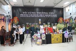 Người dân quê nhà tiễn biệt Anh hùng phi công Nguyễn Văn Bảy