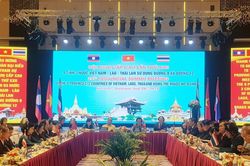 Nghệ An tham dự hội nghị cấp cao 3 nước 9 tỉnh Việt Nam - Lào - Thái Lan
