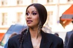 Cardi B khiến fan xôn xao khi tiết lộ mình từng bị quấy rối trong một buổi chụp ảnh
