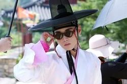 Là idol có diễn xuất ấn tượng, vì sao Park Ji Hoon (Wanna One) được yêu mến nhất trong 'Biệt đội họa hòe'?