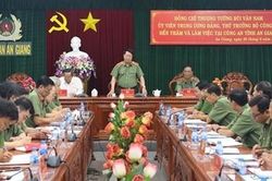 Thứ trưởng Bùi Văn Nam kiểm tra công tác tại Công an An Giang