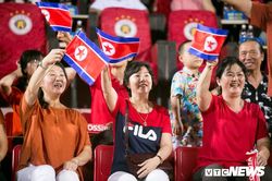 CĐV Triều Tiên cổ vũ nhiệt tình trong ngày CLB 4.25 gây bất ngờ trước Hà Nội FC