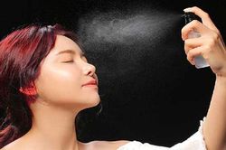 Tự làm xịt khoáng 'xịn sò' cho da dầu bằng nguyên liệu từ thiên nhiên
