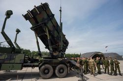 Mỹ điều tên lửa Patriot, radar Sentinel và hàng trăm binh sĩ đến Ả Rập Saudi