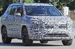 Mitsubishi Outlander thế hệ mới rò rỉ ảnh chạy thử