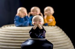 Một lời nói đơn giản, một tin đồn thất thiệt sẽ có thể hủy hoại danh dự của một người mà không thể nào thu lại được