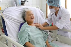 Bị hoại tử 3m ruột, cụ bà 80 tuổi may mắn được cứu sống