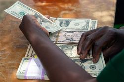 Zimbabwe có nguy cơ quay lại siêu lạm phát như những năm 2000