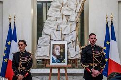 Nước Pháp treo cờ rủ tưởng nhớ cựu Tổng thống Jacques Chirac