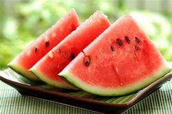 Bí mật mà người bán hoa quả luôn giấu kĩ: 5 loại hoa quả 'tắm đẫm' hóa chất, quả thứ 5 mới 'choáng'
