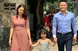 Bất ngờ đăng ảnh dắt con tình tứ, Hồng Diễm 'Hoa hồng trên ngực trái' sắp ly hôn để về chung 1 nhà với Hồng Đăng?