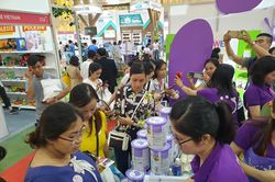 Triển lãm sản phẩm cho mẹ và bé thu hút lớn người tiêu dùng thủ đô