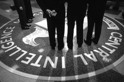Những tiết lộ bất ngờ về 'người tố giác' Tổng thống Trump
