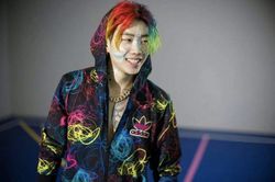 Trưởng nhóm BTS và dàn sao Hàn dám nhuộm tóc 7 màu nổi bật