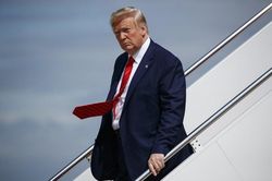 Xử lý khủng hoảng của ông Trump, Nhà Trắng dùng 'bài cũ'