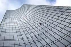 'Người nhện' bị bắt sau khi chinh phục đỉnh tháp Skyper ở Frankfurt