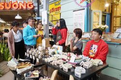 Đến với những thứ đồ biết kể chuyện ở Phiên chợ đồ cũ