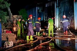 Cháy lớn tại cơ sở sản xuất ván ép