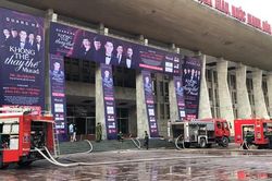 Sân khấu biểu diễn bị cháy, liveshow Quang Hà chuyển điểm diễn