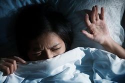 Giải mã những hiện tượng kỳ lạ xảy ra trong lúc ngủ