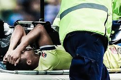 Pha va chạm khiến cựu cầu thủ Barca rách đùi