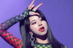 Chaeyoung Twice khoe hình xăm mới gợi cảm do cô thiết kế