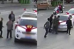 Xe đón dâu bị 7 người đàn ông thất nghiệp chặn lại xin tiền