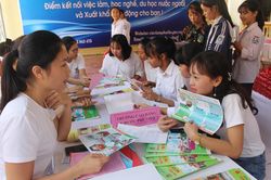 Hơn 2000 lao động tham gia phiên giao dịch việc làm tại Hạ Hòa
