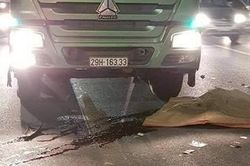 Thanh niên 'tổ lái' bị xe chở cát cán tử vong