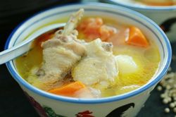 Thử hầm canh gà khoai tây chiêu đãi cả gia đình