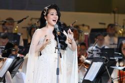 Live concert 'Trăng hát': Phạm Thùy Dung và cuộc 'lột xác' đầy bất ngờ