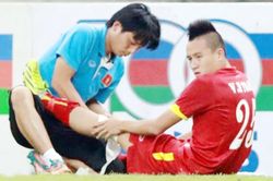 Huy Toàn, thầy Park dính chấn thương