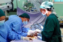 Cấy điện cực ốc tai mang lại âm thanh cuộc sống cho bé gái 40 tháng tuổi