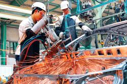Thị trường ôtô Việt Nam 20 tỷ USD, nguy cơ bị thôn tính hoàn toàn