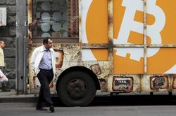 Giá Bitcoin lao dốc, rơi xuống mức thấp nhất kể từ tháng 6
