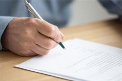 Ai có quyền khiếu kiện thành viên hội đồng quản trị?