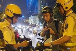 Xin cảm ơn 2 cảnh sát giao thông nhiệt tình giúp dân