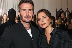 Vợ chồng David Beckham quấn quýt không rời