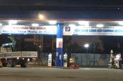 Xăng RON95-III tăng 923 đồng mỗi lít