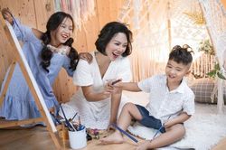 Thái Thùy Linh gây xúc động với MV Hợp đồng mẫu tử