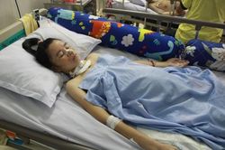 Nghẹn ngào người phụ nữ gầy rộc thoi thóp trên giường bệnh với cái thai lớn 'vượt mặt'
