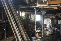 Chập điện cửa hàng cho thuê vật liệu xây dựng bị lửa thiêu rụi