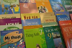Thẩm định sách giáo khoa: Cần căn cứ chuẩn tối thiểu chương trình mới