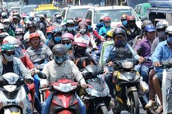 Máy lọc không khí, khẩu trang hút khách